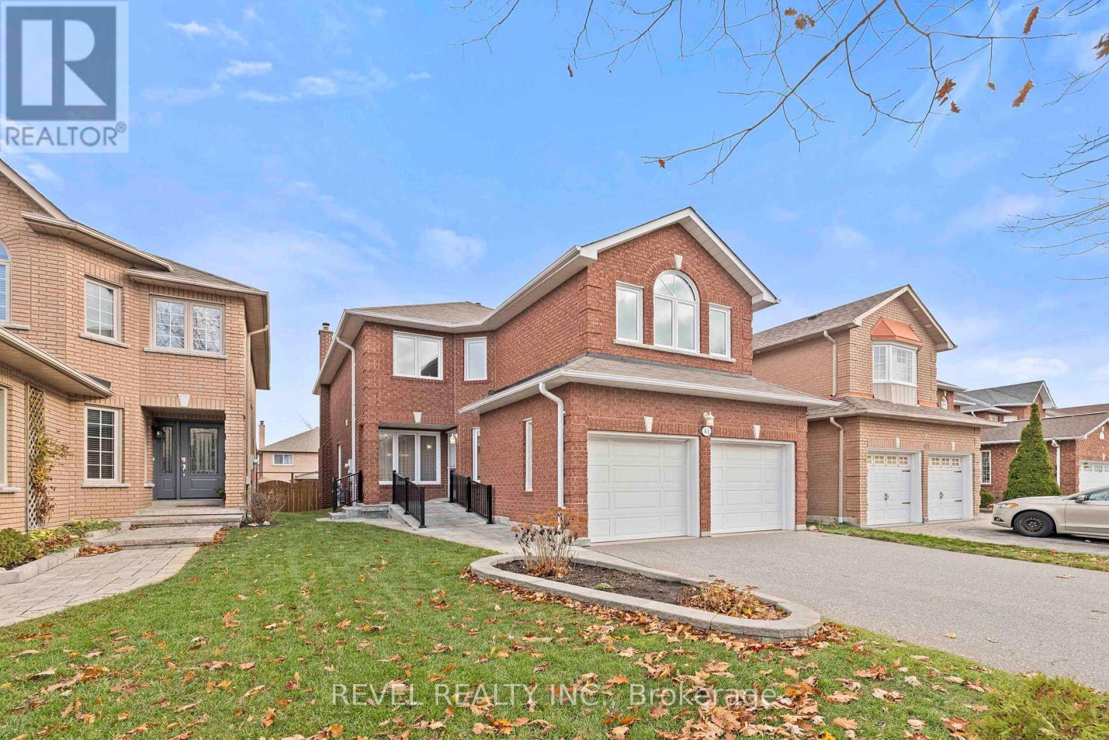 44 Clune Place, Whitby, Ontario  L1R 2C5 - Photo 2 - E12563558