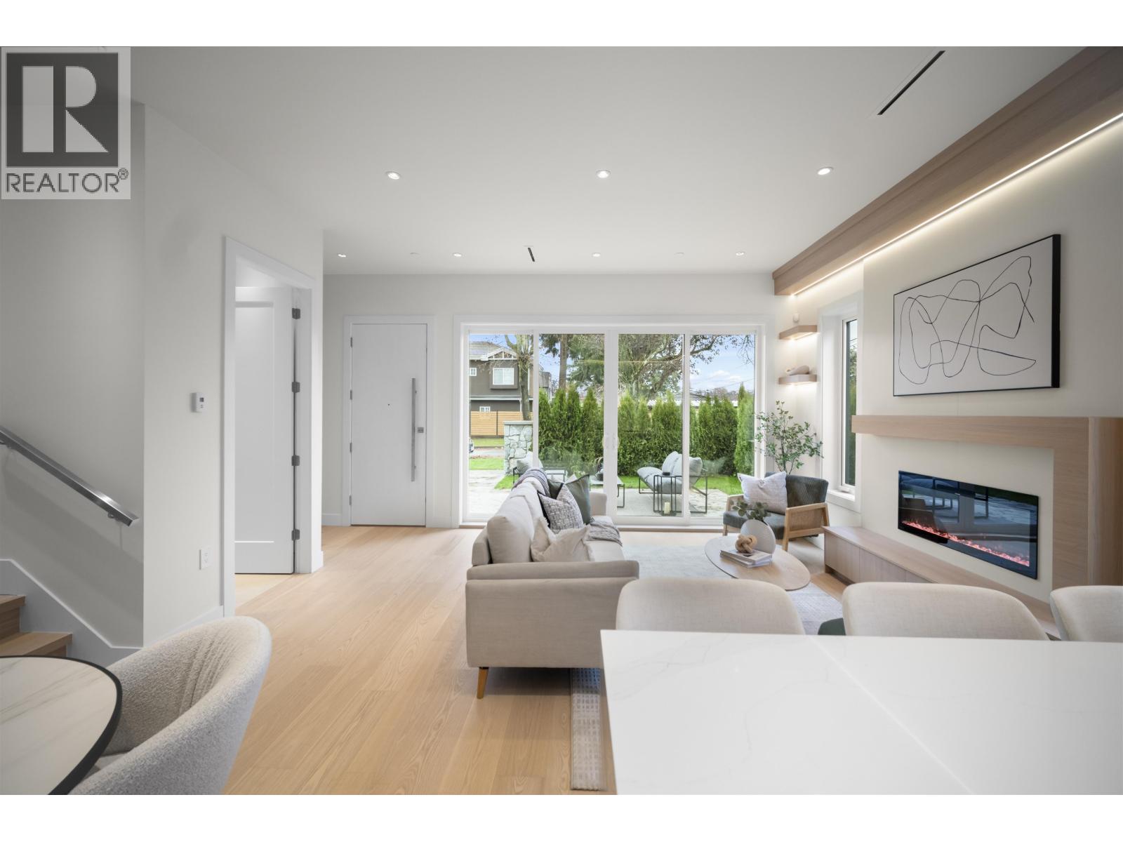 4681 Argyle Street, Vancouver, British Columbia  V5N 3A3 - Photo 2 - R3068820