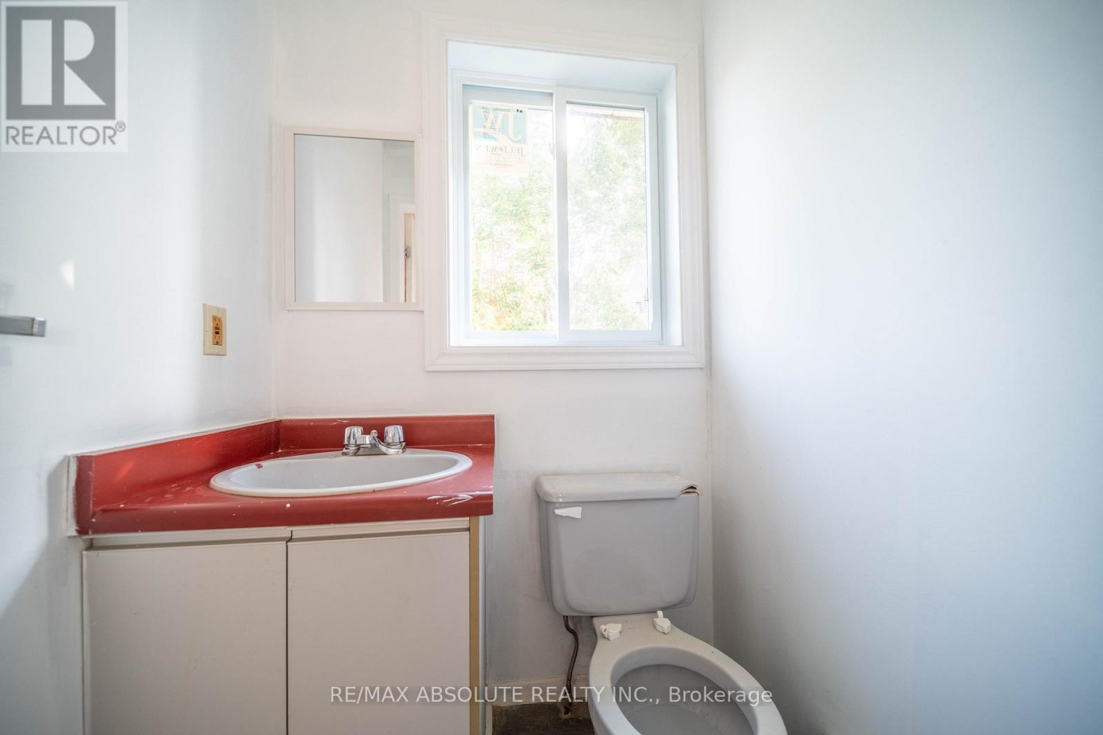 294 Therese Avenue, Clarence-Rockland, Ontario  K4K 1G9 - Photo 17 - X12563442