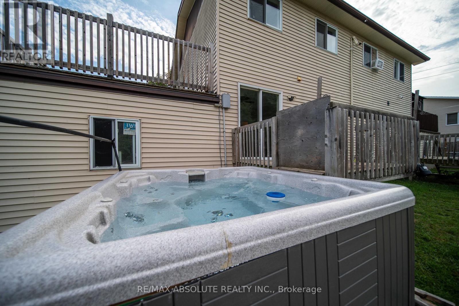 294 Therese Avenue, Clarence-Rockland, Ontario  K4K 1G9 - Photo 24 - X12563442