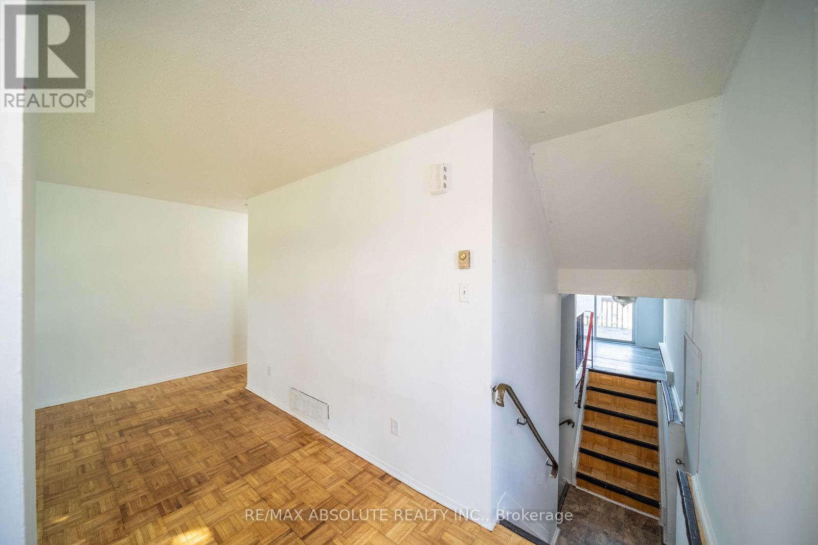 294 Therese Avenue, Clarence-Rockland, Ontario  K4K 1G9 - Photo 8 - X12563442