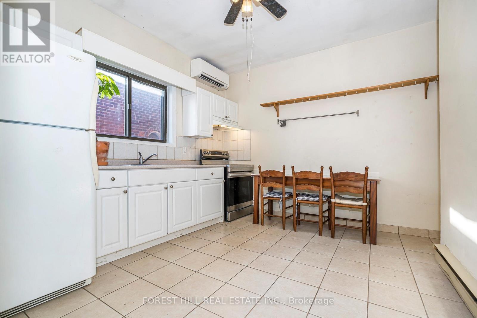 Upper - 211 Brunswick Avenue, Toronto, Ontario M5S 2M4 - Photo 5 - C12540552