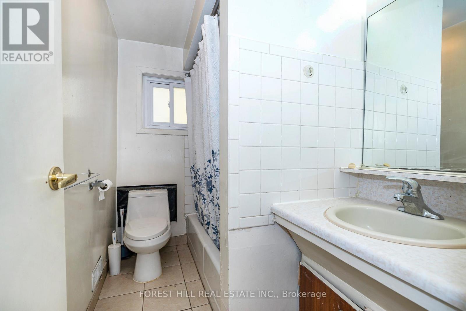 Upper - 211 Brunswick Avenue, Toronto, Ontario M5S 2M4 - Photo 11 - C12540552