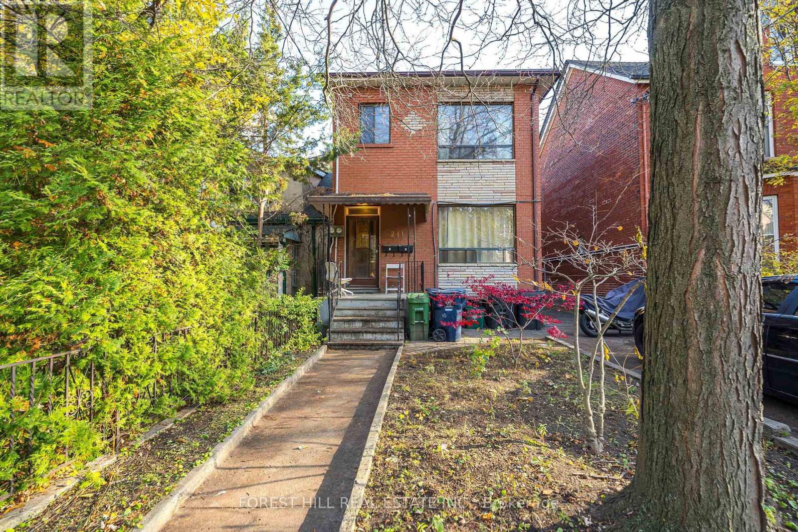UPPER - 211 BRUNSWICK AVENUE, Toronto, Ontario