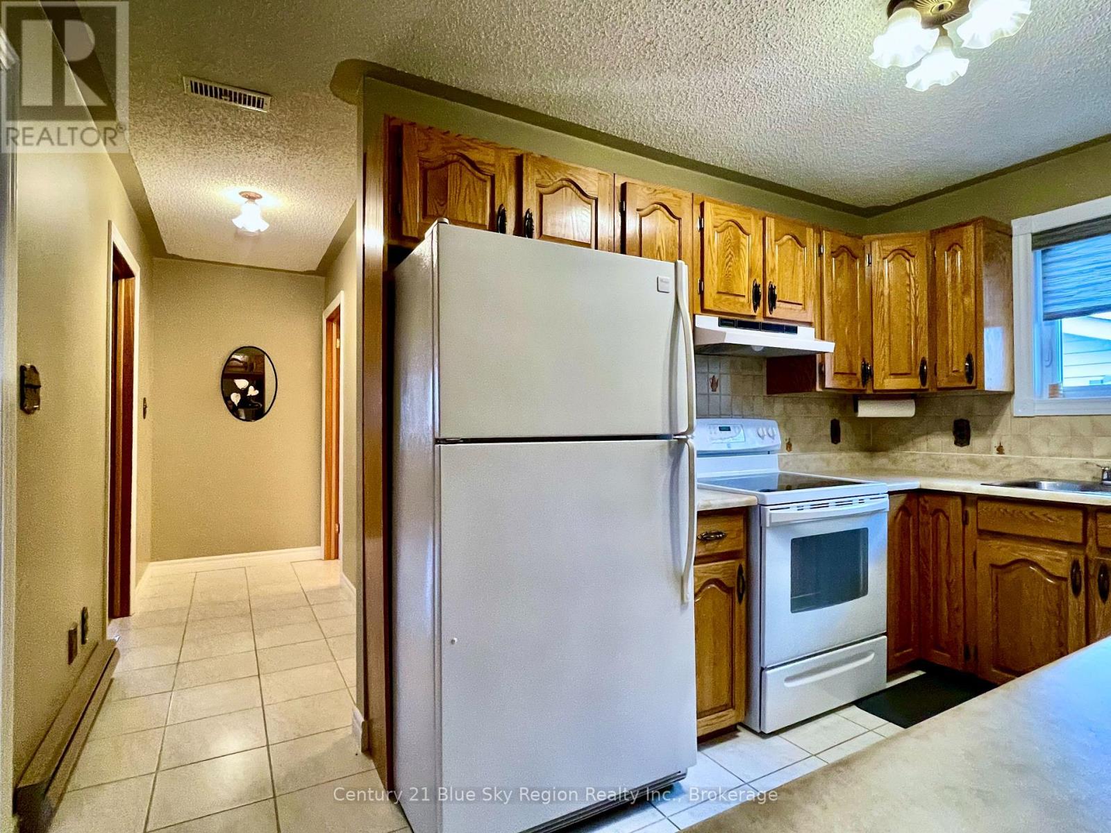 405 Mageau Street, West Nipissing, Ontario  P2B 3G2 - Photo 6 - X12563572