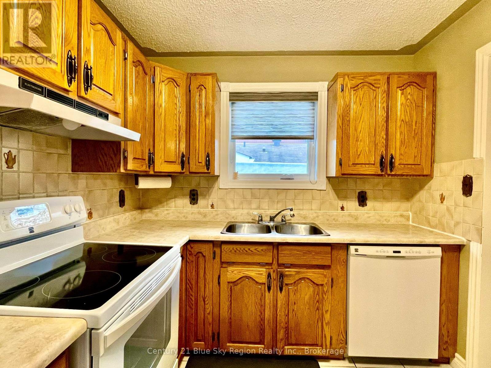 405 Mageau Street, West Nipissing, Ontario  P2B 3G2 - Photo 8 - X12563572