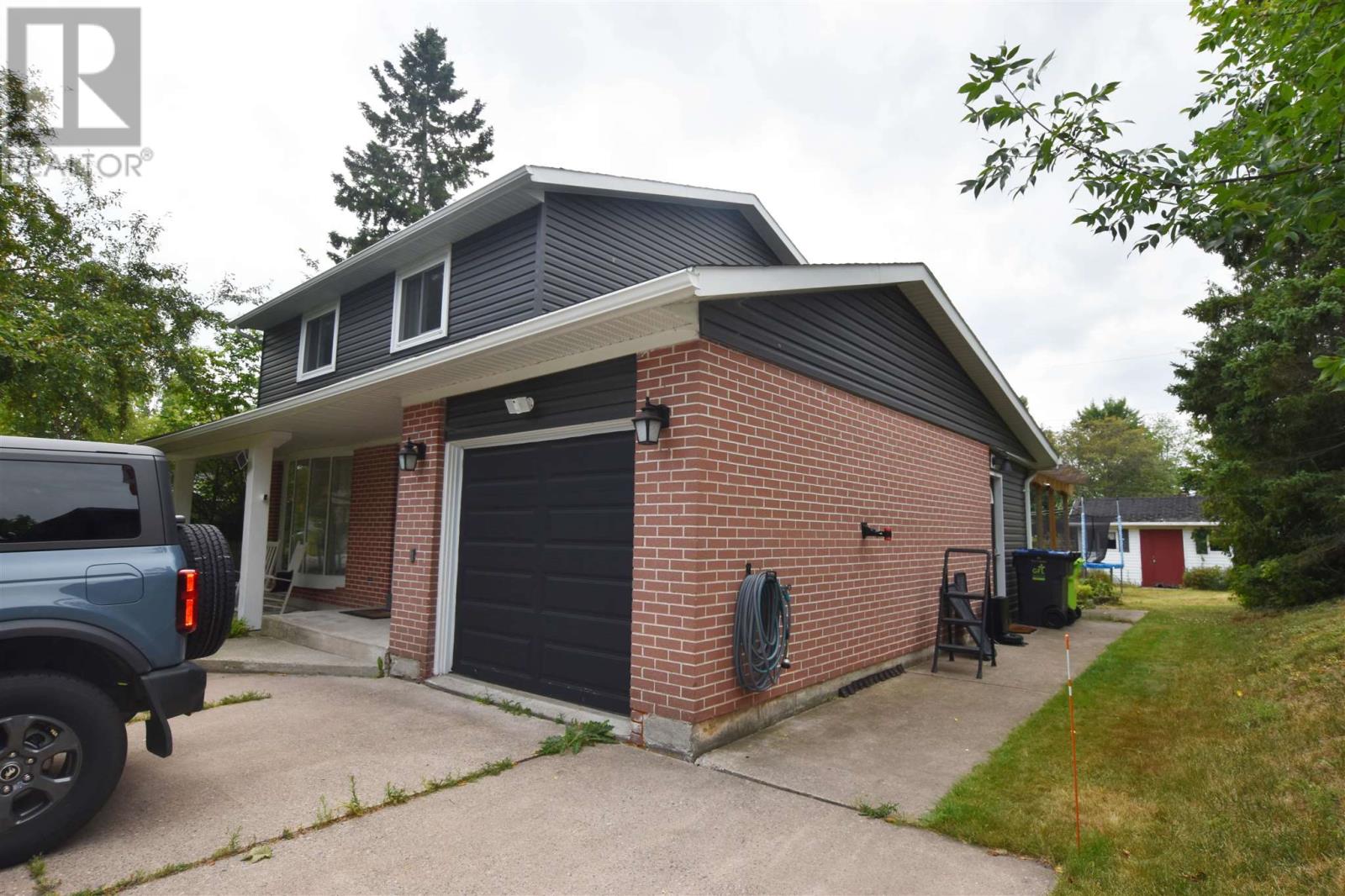 123 Palace Dr, Sault Ste. Marie, Ontario  P6B 5H7 - Photo 2 - SM252226