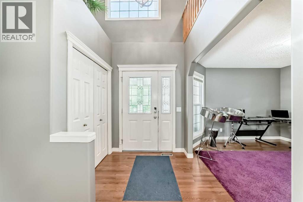 73 Crestmont Drive Sw, Calgary, Alberta  T3B 5Z6 - Photo 5 - A2269405