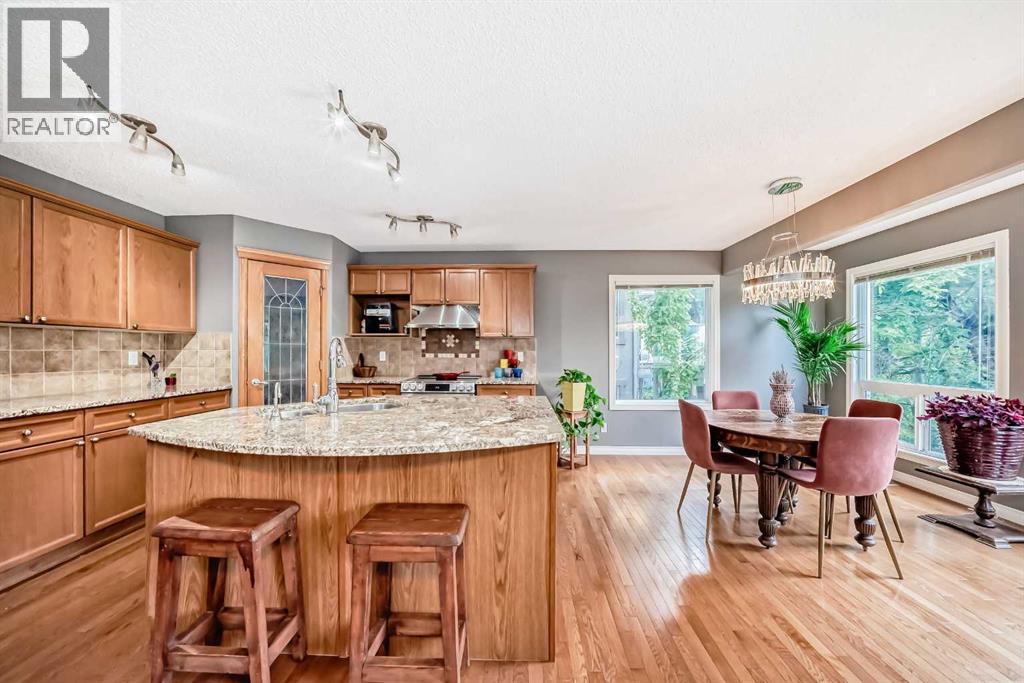 73 Crestmont Drive Sw, Calgary, Alberta  T3B 5Z6 - Photo 6 - A2269405