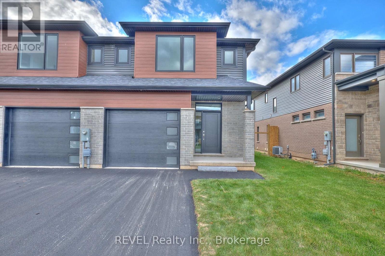 7429 Matteo Drive, Niagara Falls, Ontario  L2H 3T3 - Photo 3 - X12443876