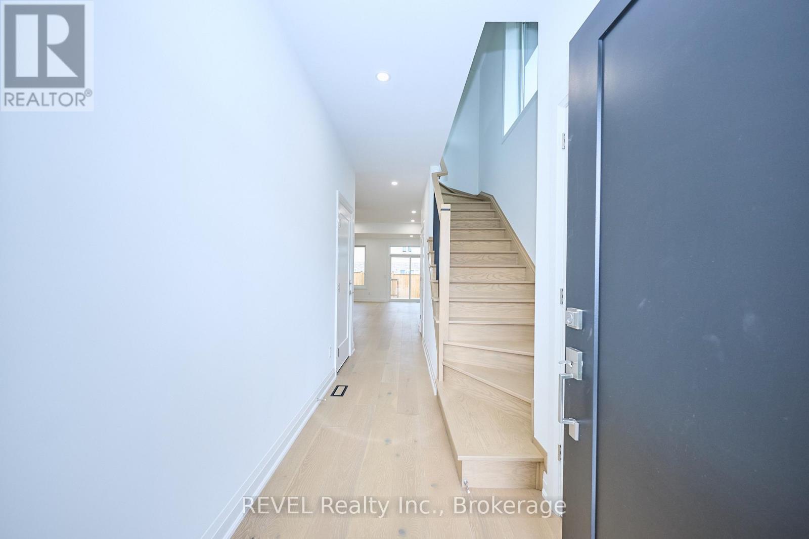 7429 Matteo Drive, Niagara Falls, Ontario  L2H 3T3 - Photo 7 - X12443876