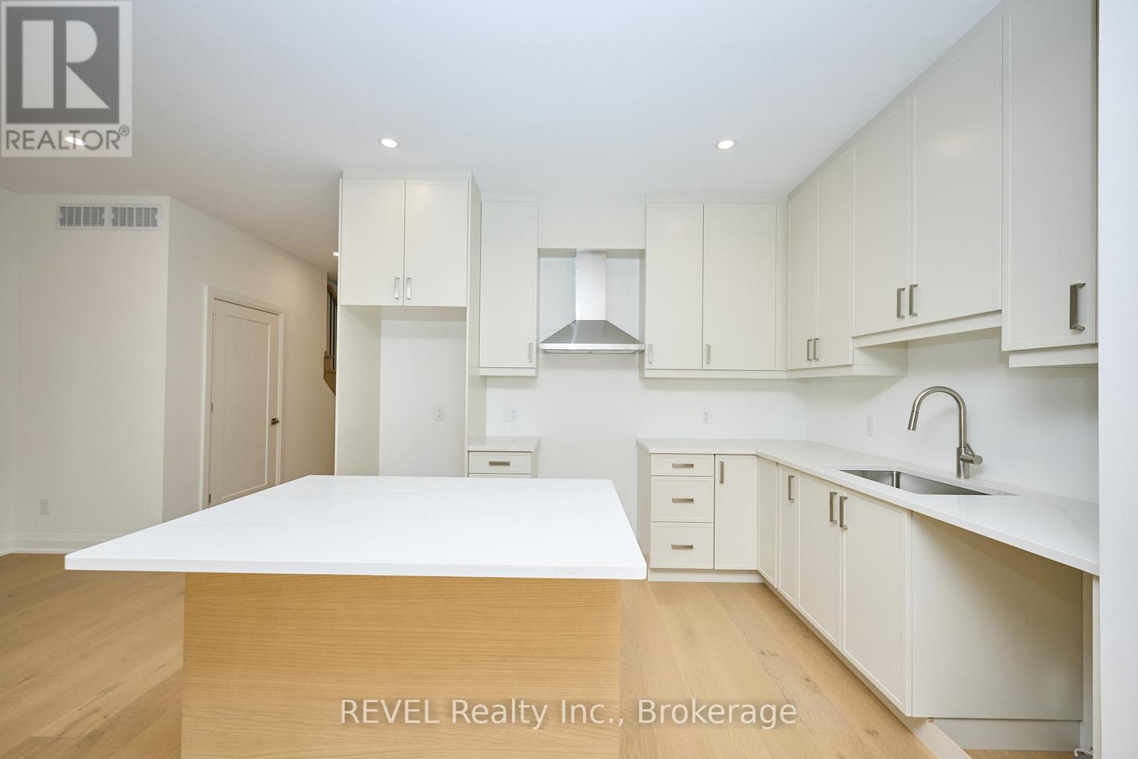 7429 Matteo Drive, Niagara Falls, Ontario  L2H 3T3 - Photo 9 - X12443876