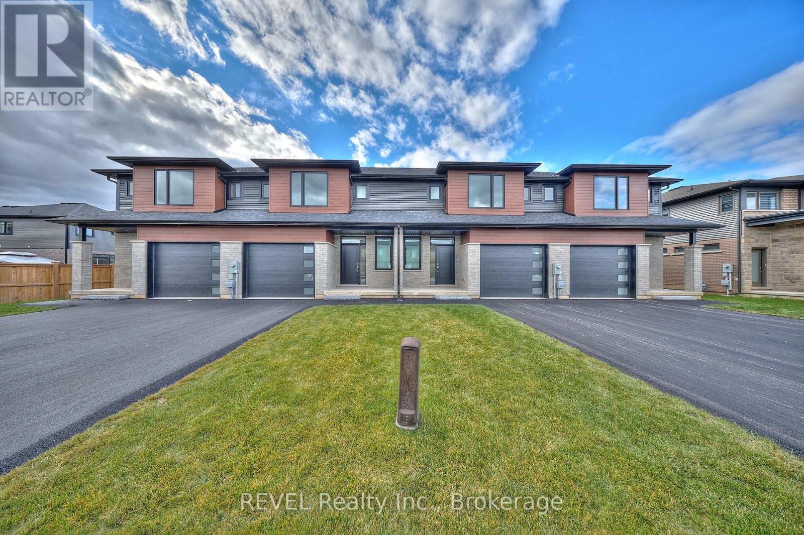 7429 Matteo Drive, Niagara Falls, Ontario  L2H 3T3 - Photo 2 - X12443876