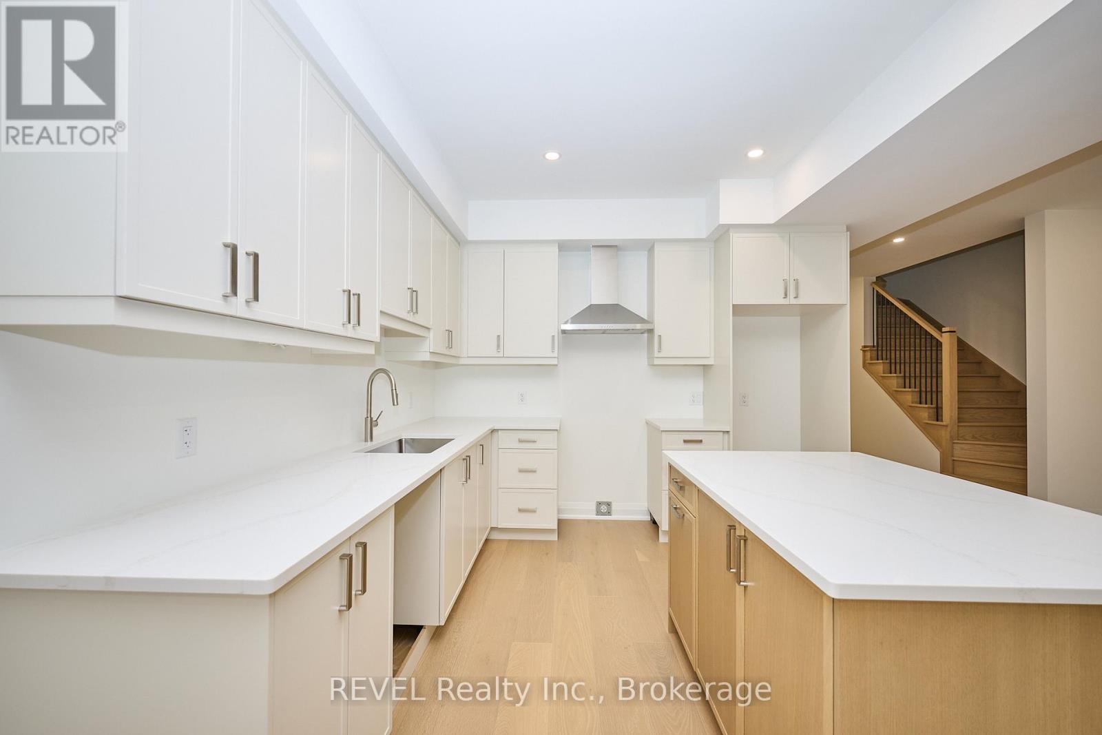 7437 Matteo Drive, Niagara Falls, Ontario L2H 3T3 - Photo 10 - X12443954