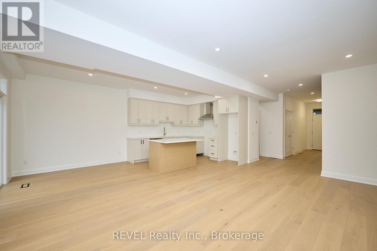 7437 Matteo Drive, Niagara Falls, Ontario L2H 3T3 - Photo 13 - X12443954