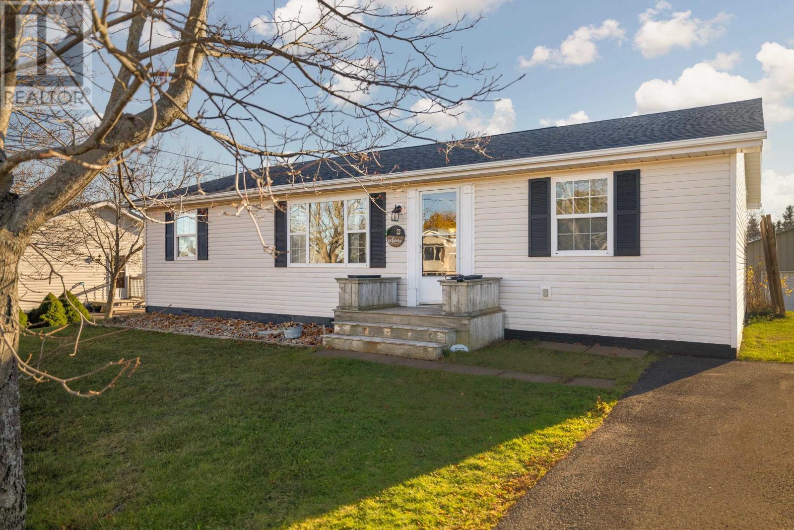 23 Friar Drive, Charlottetown, Prince Edward Island  C1A 9L1 - Photo 2 - 202528321