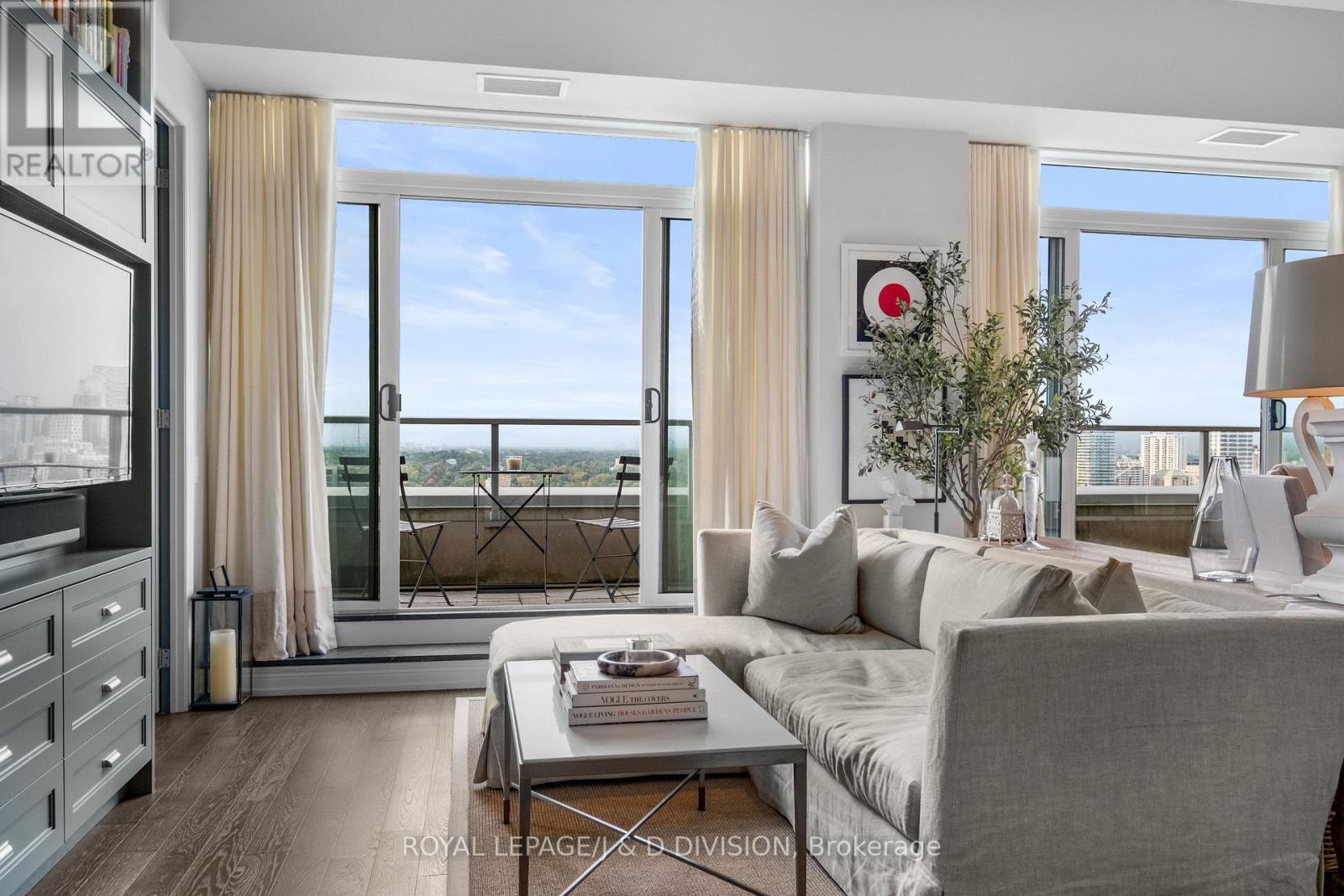 1908 - 111 St Clair Avenue W, Toronto, Ontario  M4V 1N5 - Photo 2 - C12563408