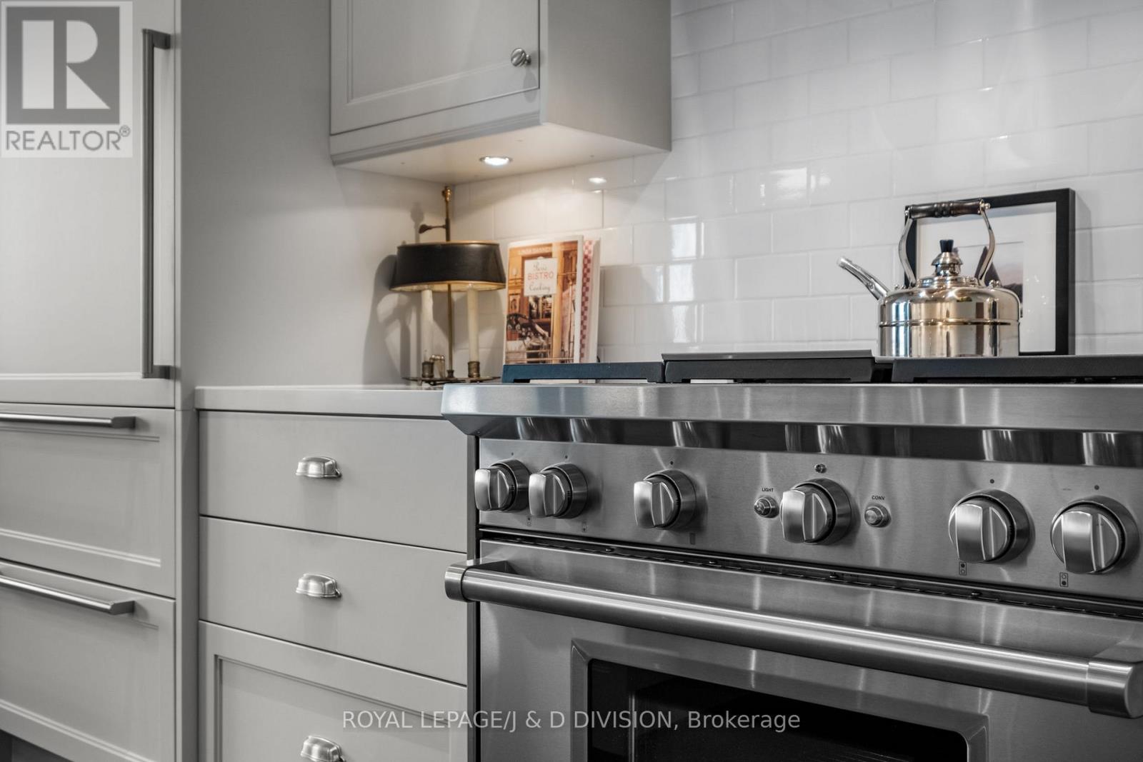 1908 - 111 St Clair Avenue W, Toronto, Ontario  M4V 1N5 - Photo 21 - C12563408