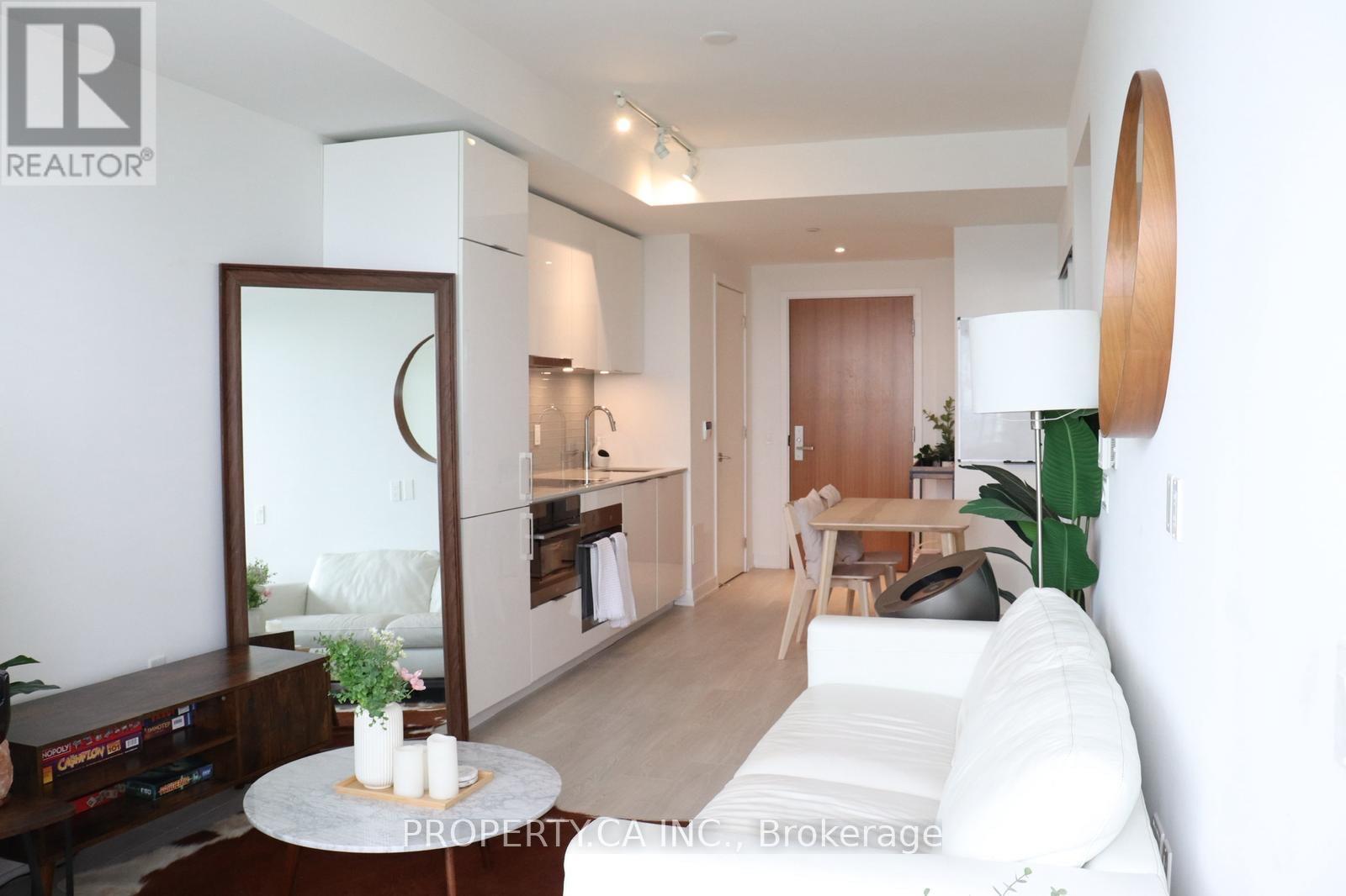 3401 - 15 Queens Quay E, Toronto, Ontario  M5E 0C5 - Photo 2 - C12563478