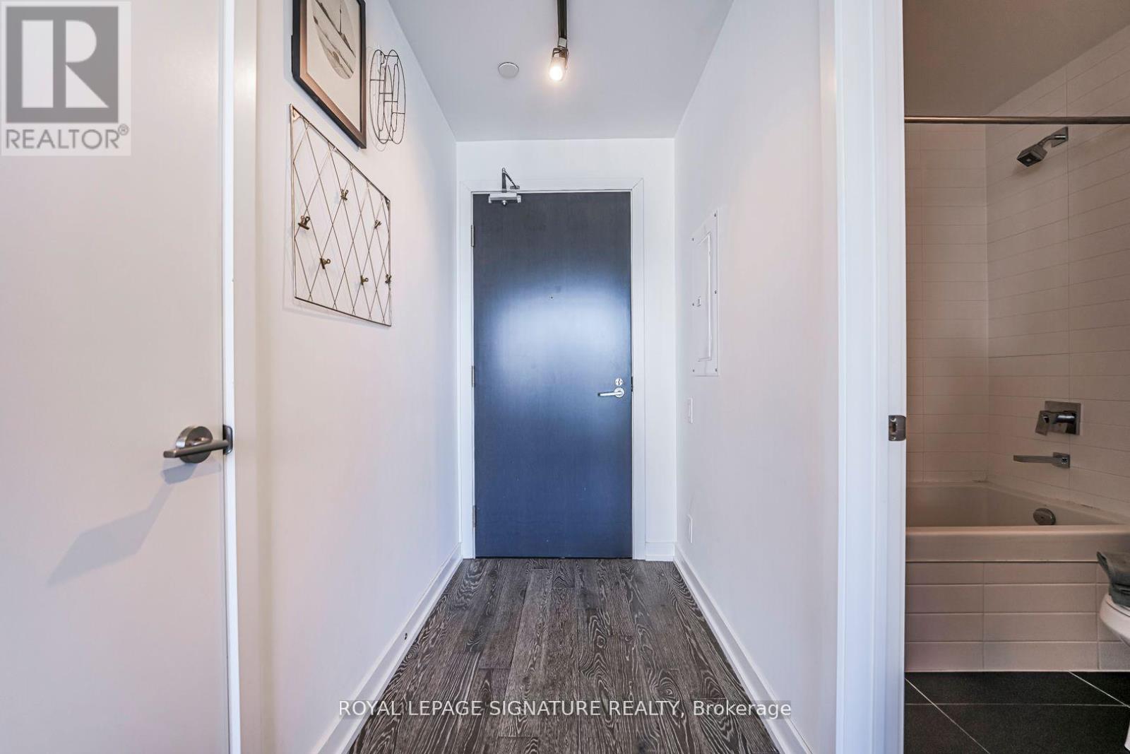 2105 - 11 CHARLOTTE STREET, Toronto, Ontario