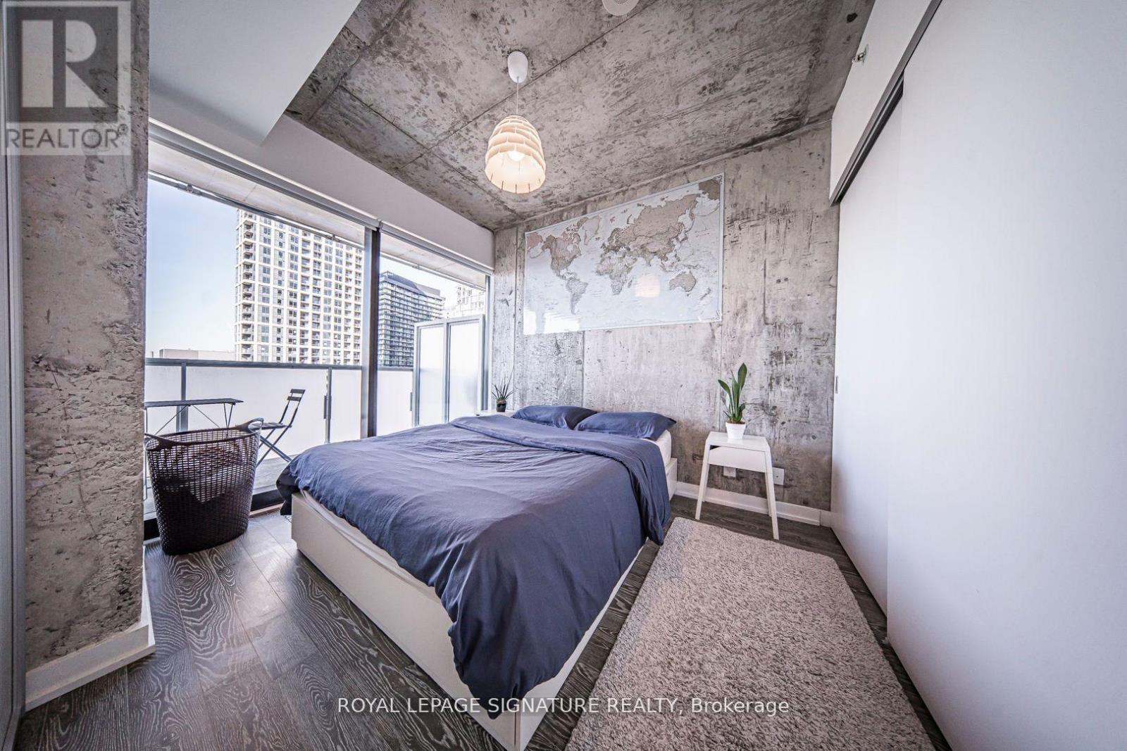 2105 - 11 Charlotte Street, Toronto, Ontario  M5V 2H5 - Photo 3 - C12563506