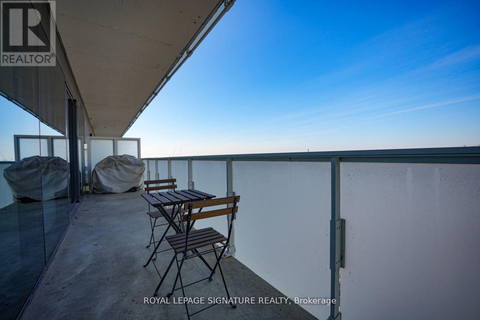 2105 - 11 Charlotte Street, Toronto, Ontario  M5V 2H5 - Photo 4 - C12563506