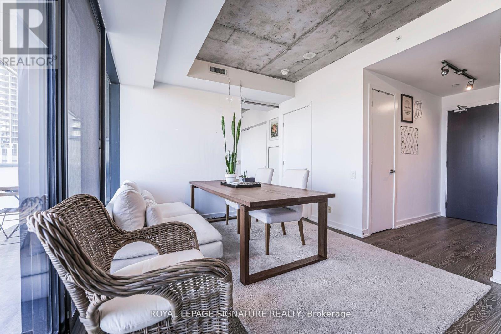 2105 - 11 Charlotte Street, Toronto, Ontario  M5V 2H5 - Photo 5 - C12563506