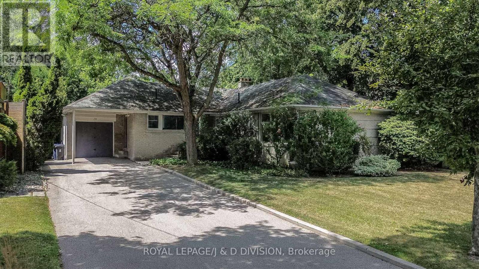 10 CAMPBELL CRESCENT, Toronto, Ontario