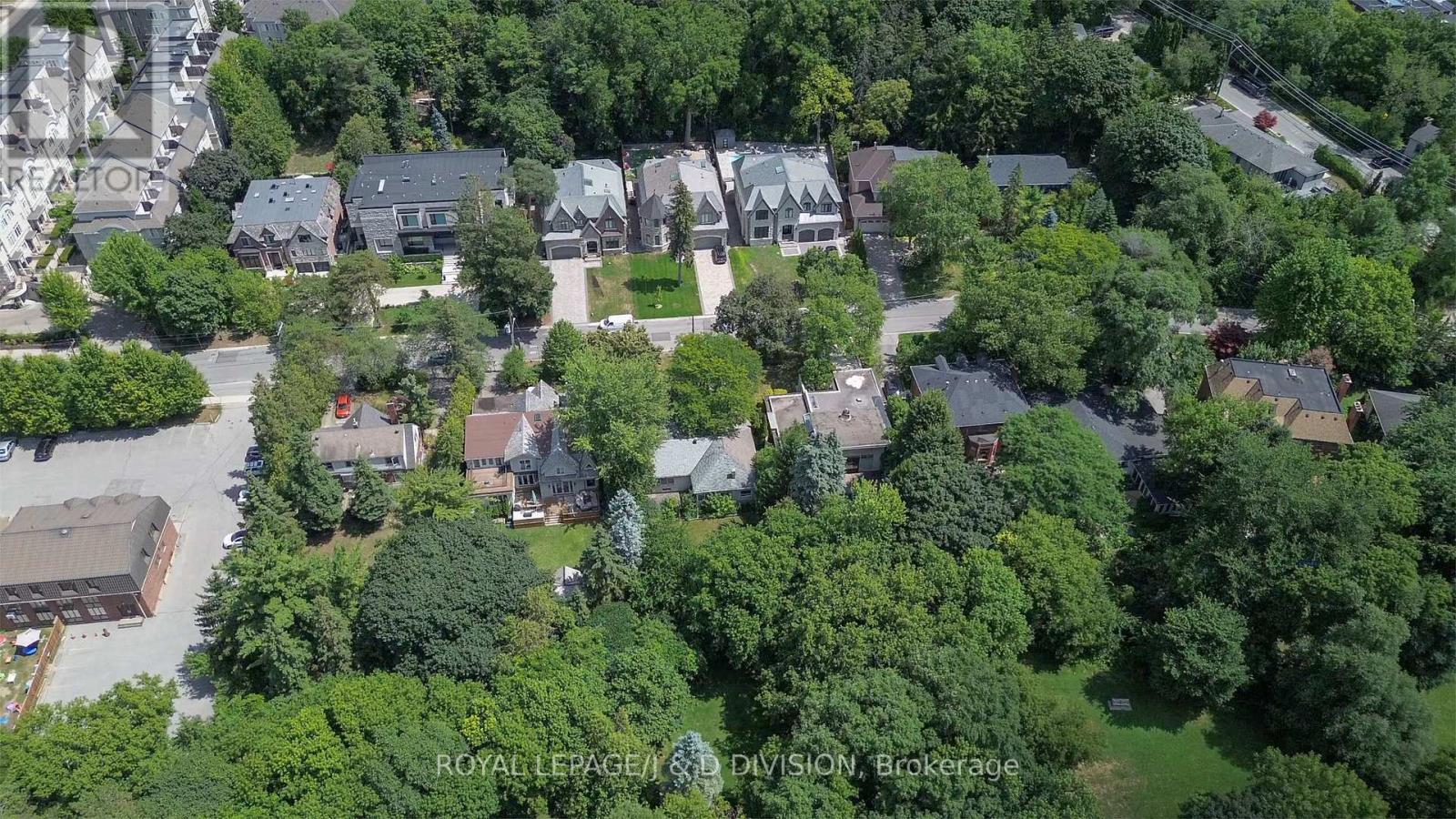 10 Campbell Crescent, Toronto, Ontario  M2P 1P2 - Photo 2 - C12563514