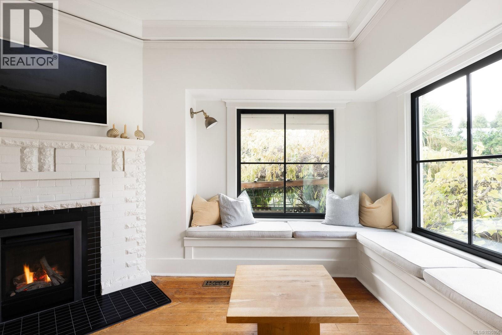 1063 Bank St, Victoria, British Columbia  V8S 4B3 - Photo 6 - 1020856