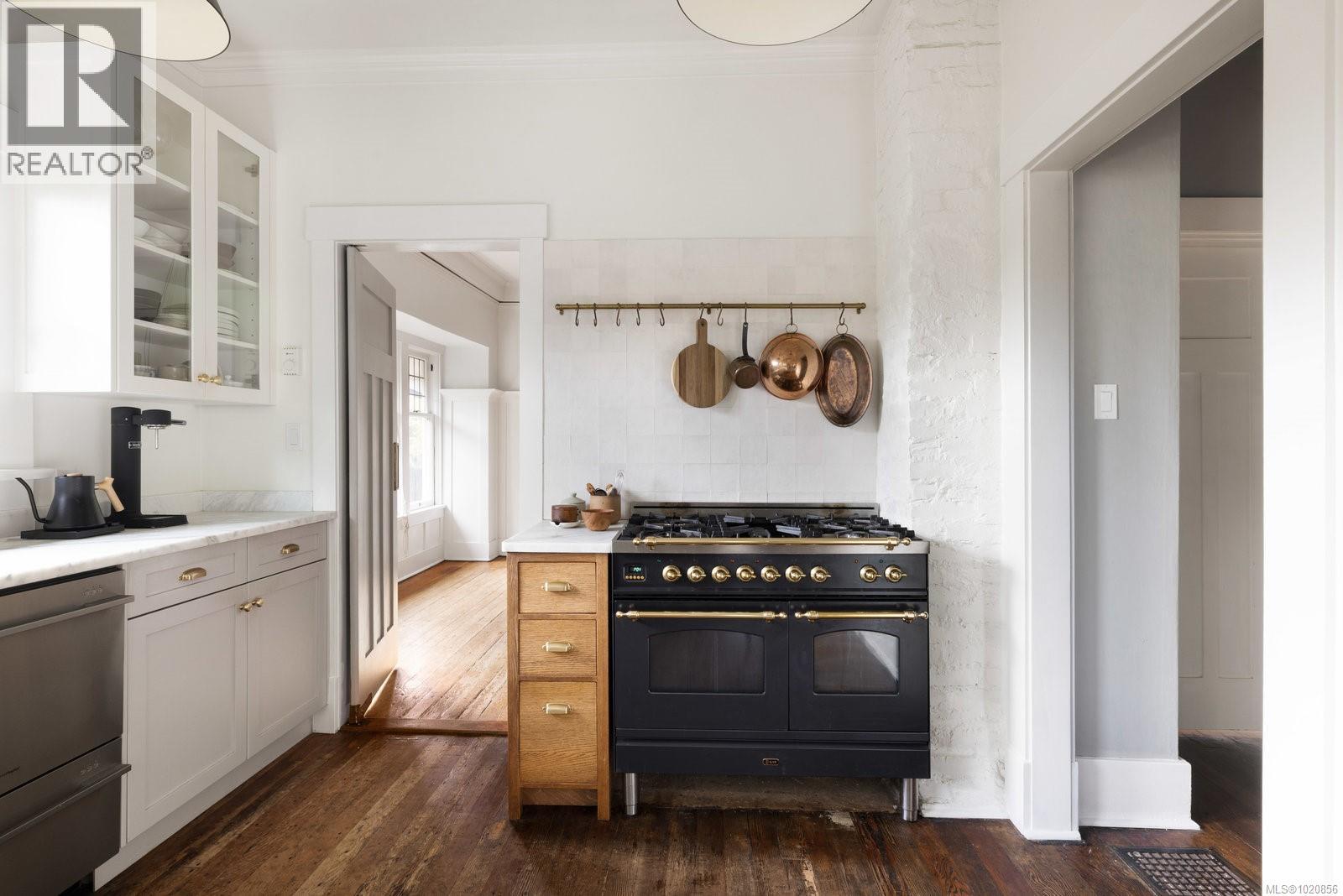 1063 Bank St, Victoria, British Columbia  V8S 4B3 - Photo 15 - 1020856