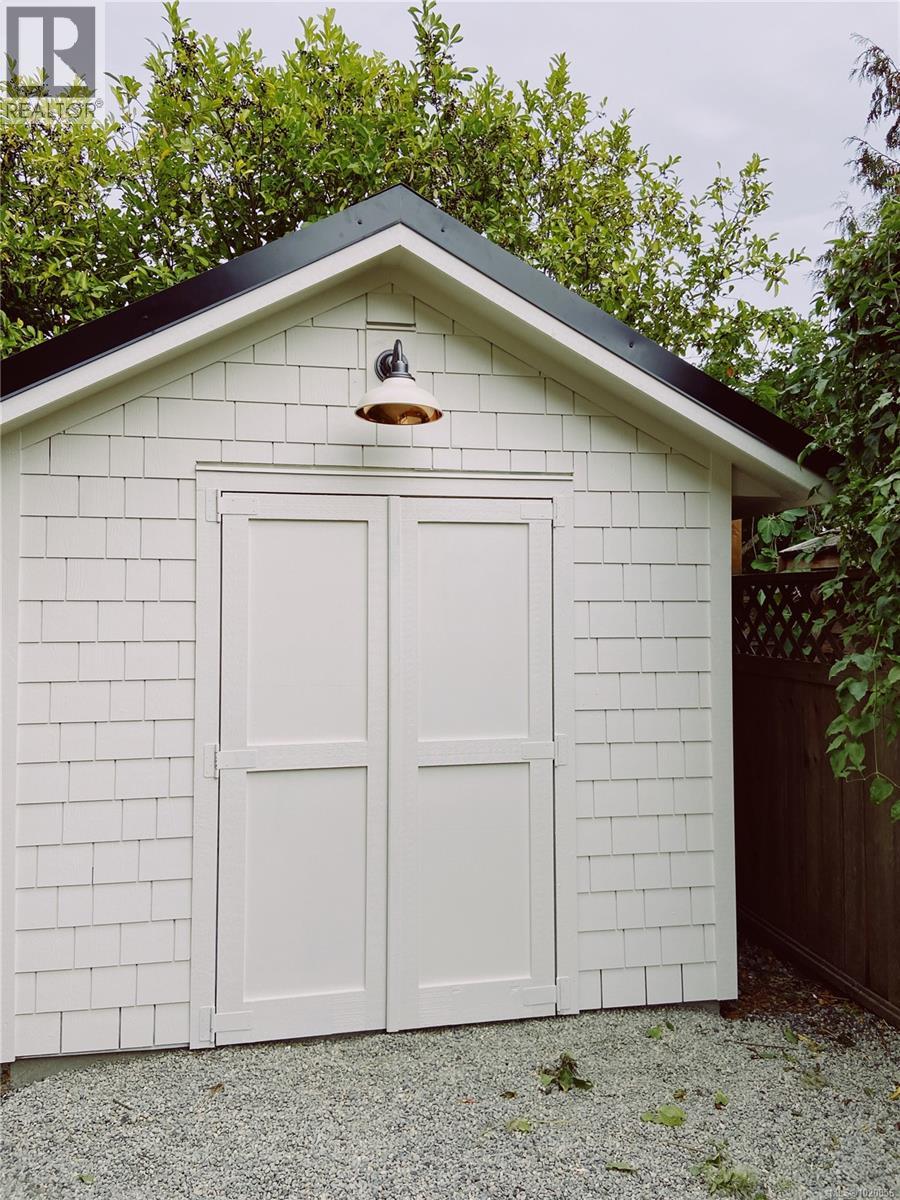 1063 Bank St, Victoria, British Columbia  V8S 4B3 - Photo 29 - 1020856