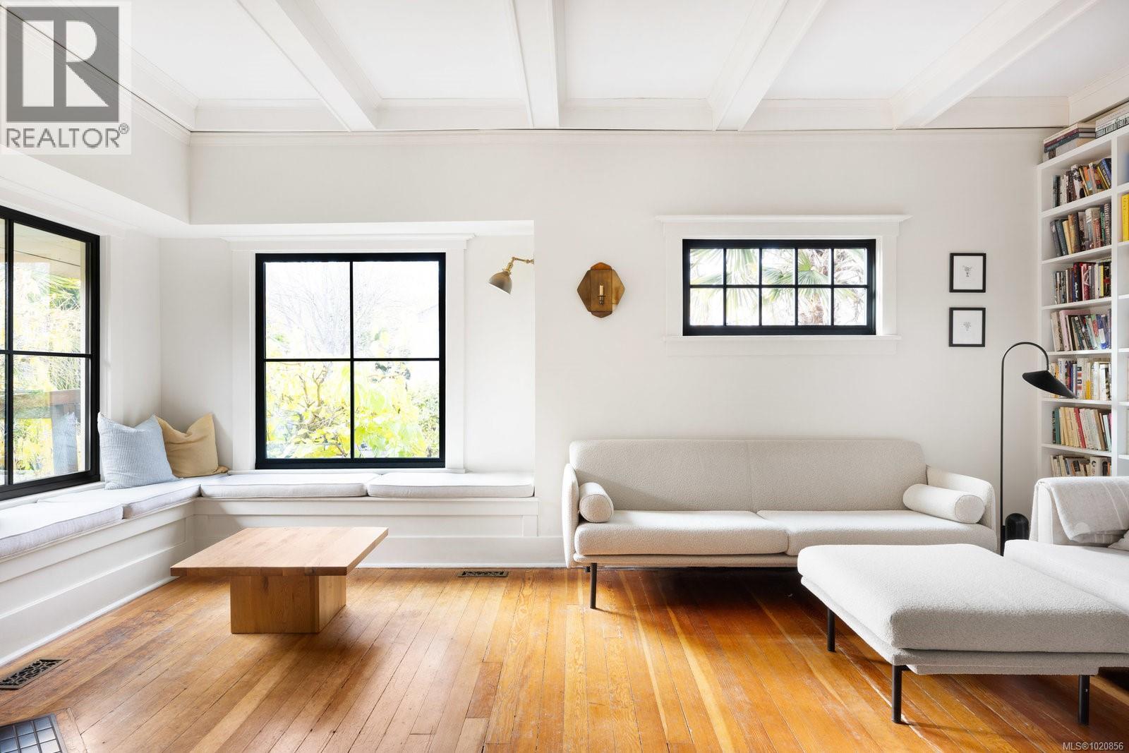 1063 Bank St, Victoria, British Columbia  V8S 4B3 - Photo 4 - 1020856