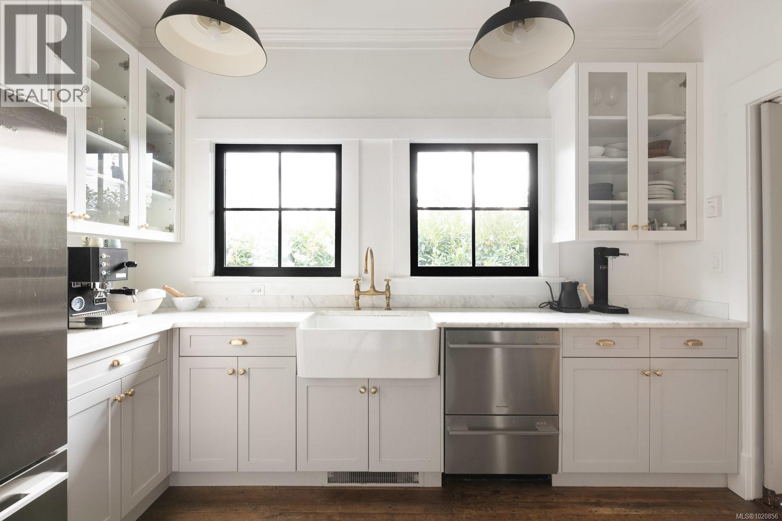 1063 Bank St, Victoria, British Columbia  V8S 4B3 - Photo 13 - 1020856