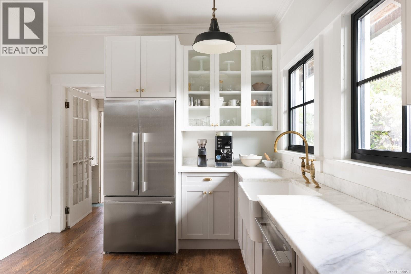 1063 Bank St, Victoria, British Columbia  V8S 4B3 - Photo 12 - 1020856