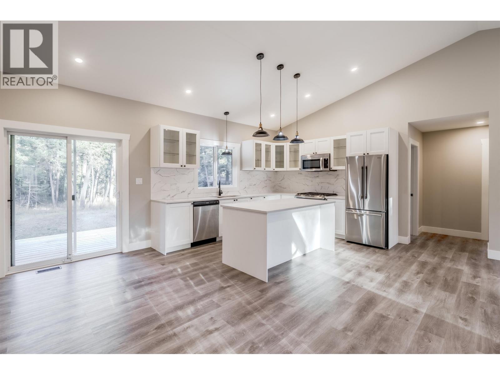 5025 Kyllo Road, 108 Mile Ranch, British Columbia  V0K 2Z0 - Photo 6 - R3049920