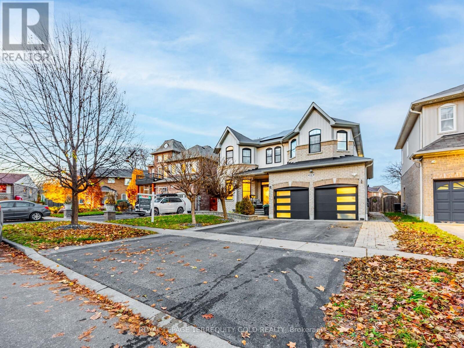 66 RIDEOUT STREET, Ajax, Ontario