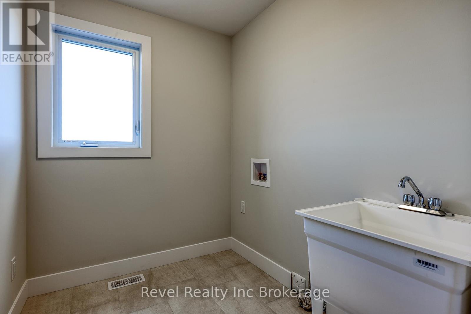 455 Gillespie Street, South-West Oxford, Ontario  N4S 7V6 - Photo 10 - X12562428