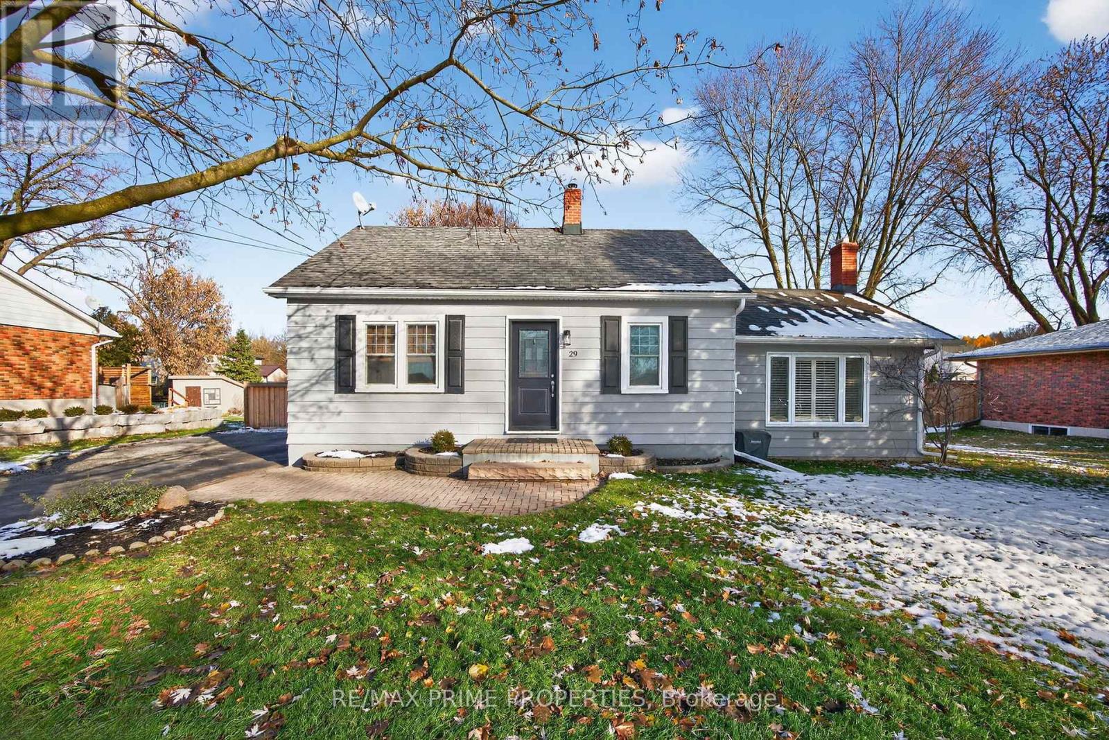 29 Victory Drive, East Gwillimbury (Mt Albert), Ontario  L0G 1M0 - Photo 2 - N12563468