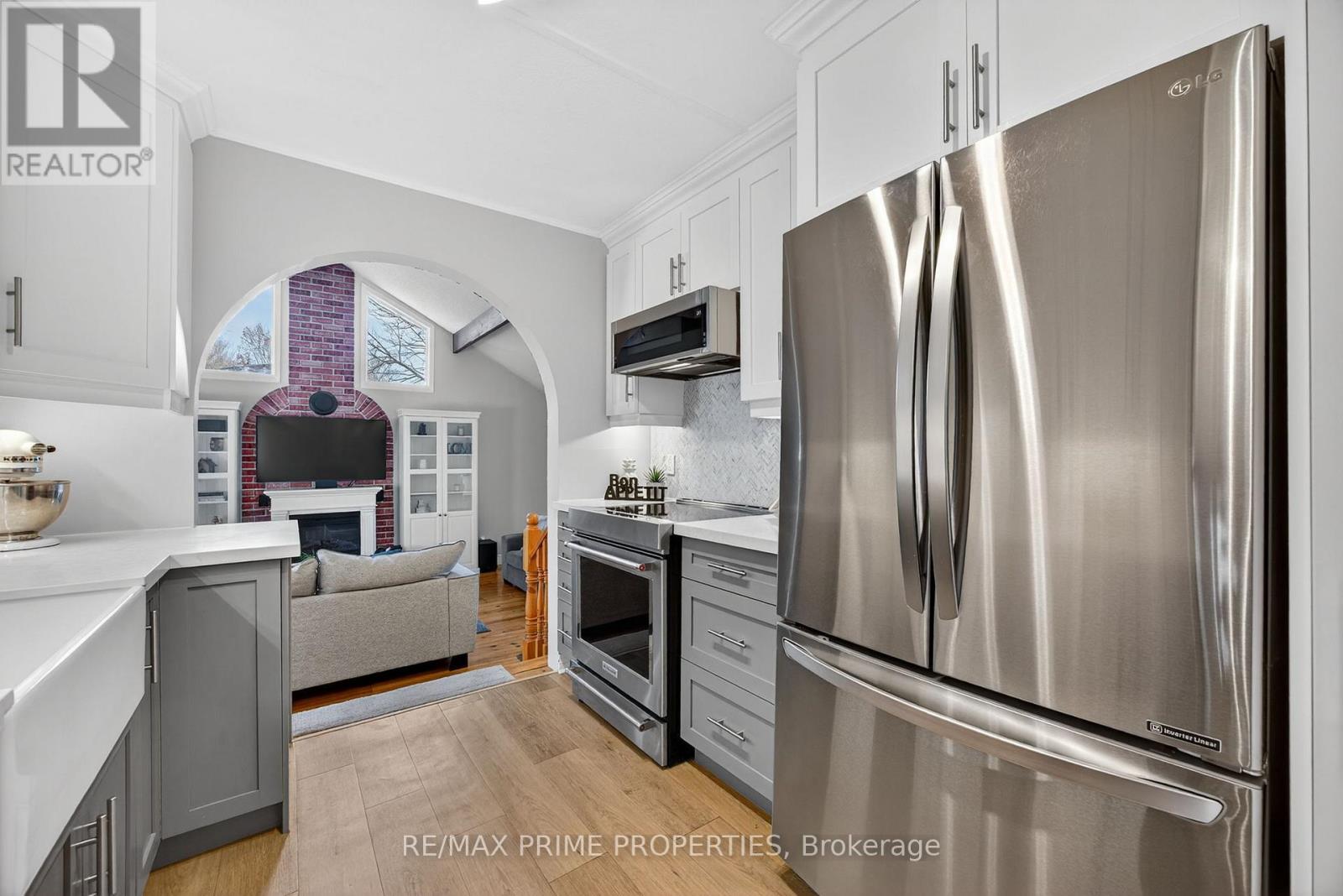 29 Victory Drive, East Gwillimbury (Mt Albert), Ontario  L0G 1M0 - Photo 6 - N12563468