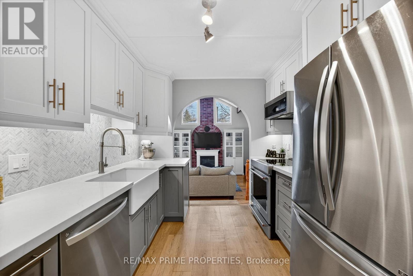 29 Victory Drive, East Gwillimbury (Mt Albert), Ontario  L0G 1M0 - Photo 7 - N12563468