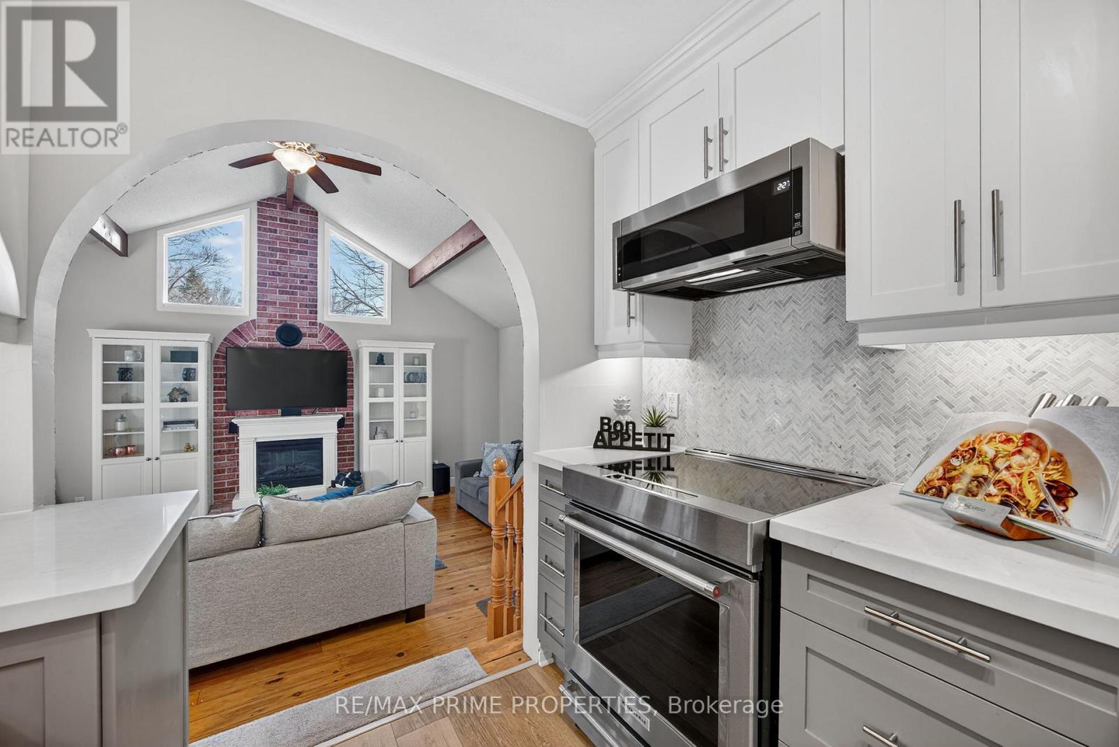 29 Victory Drive, East Gwillimbury (Mt Albert), Ontario  L0G 1M0 - Photo 8 - N12563468