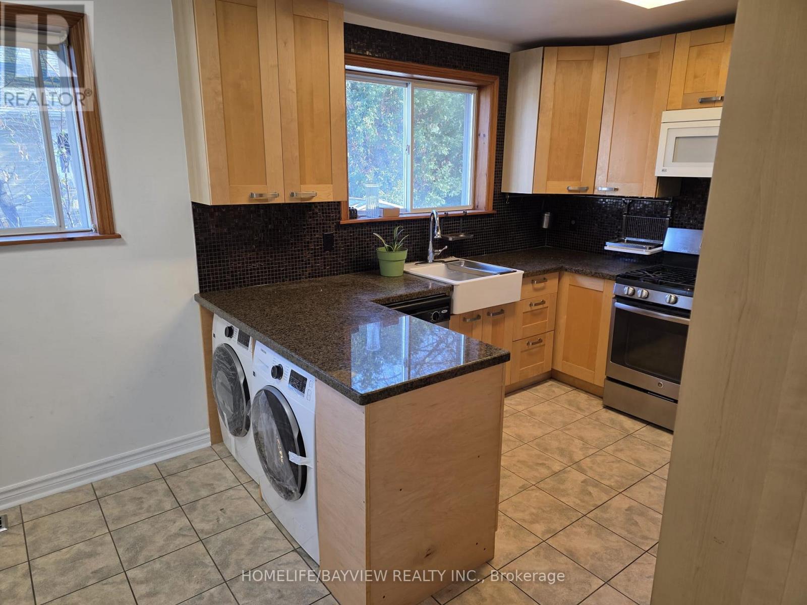 95 MURRAY DRIVE, Aurora, Ontario