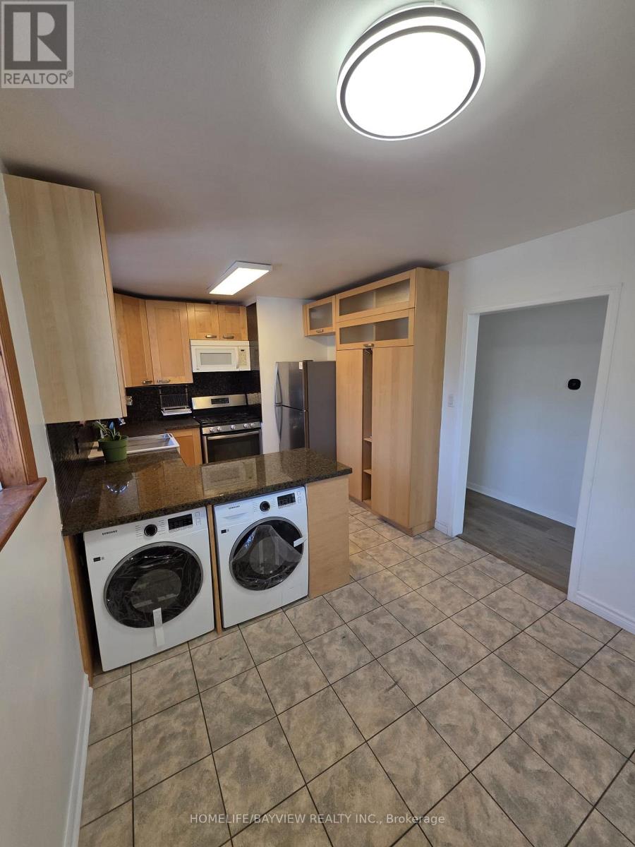 95 Murray Drive, Aurora, Ontario  L4G 2C4 - Photo 2 - N12563568