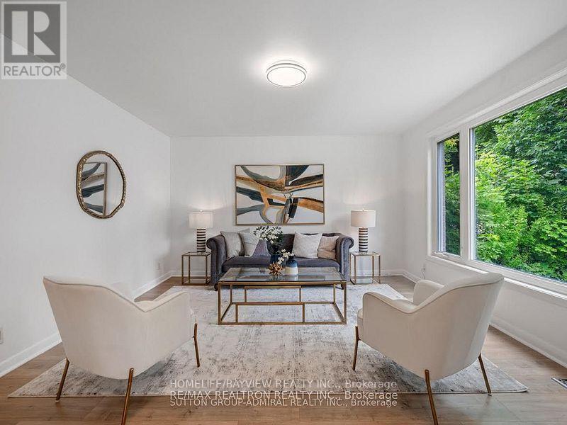 95 Murray Drive, Aurora, Ontario  L4G 2C4 - Photo 4 - N12563568