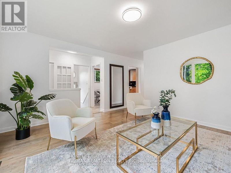 95 Murray Drive, Aurora, Ontario  L4G 2C4 - Photo 5 - N12563568