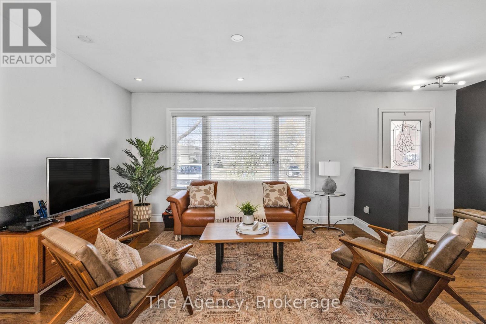 496 Pineland Avenue, Oakville, Ontario  L6K 2A1 - Photo 10 - W12563668