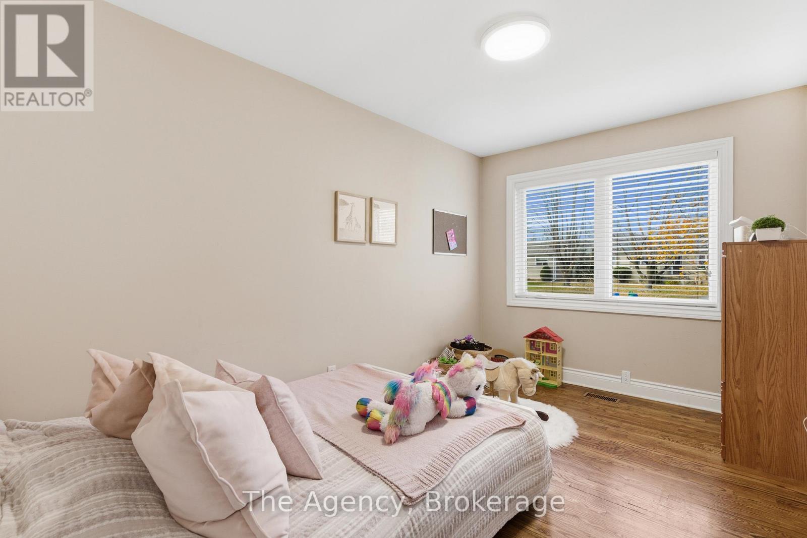 496 Pineland Avenue, Oakville, Ontario  L6K 2A1 - Photo 16 - W12563668