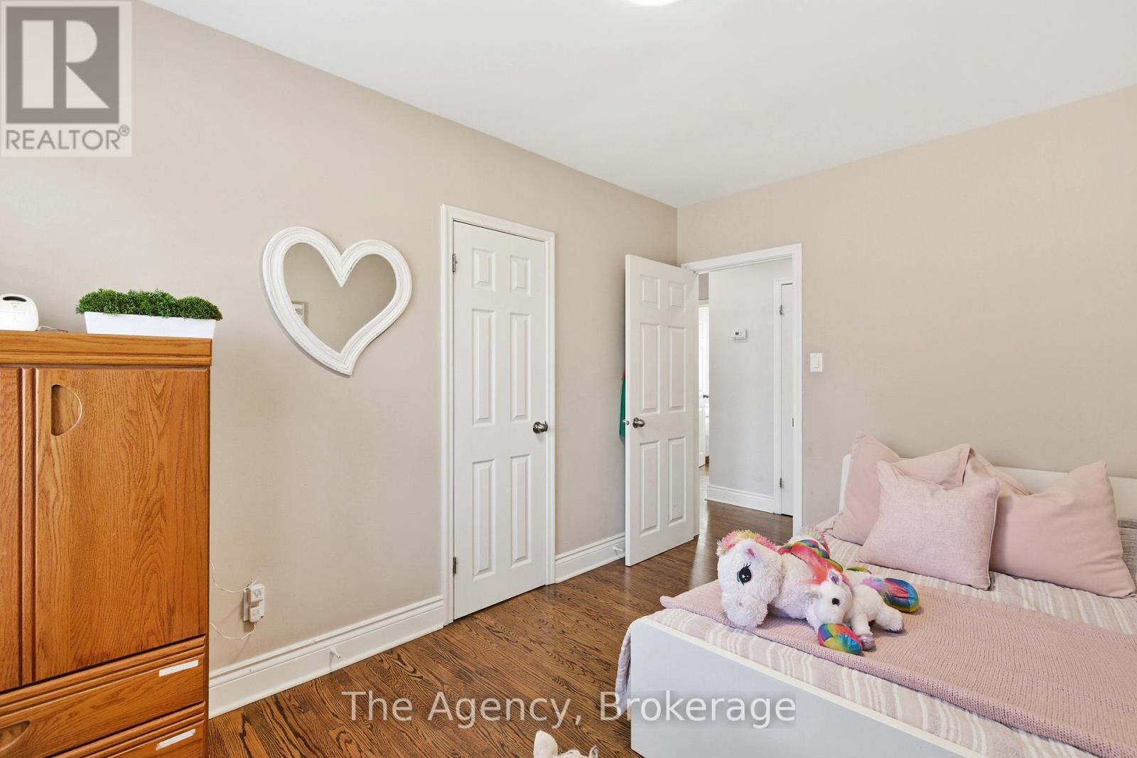 496 Pineland Avenue, Oakville, Ontario  L6K 2A1 - Photo 17 - W12563668