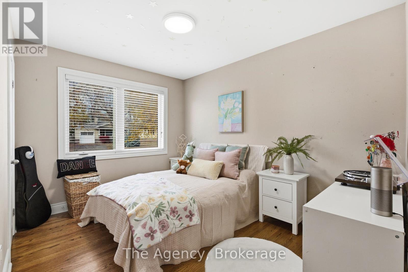 496 Pineland Avenue, Oakville, Ontario  L6K 2A1 - Photo 18 - W12563668